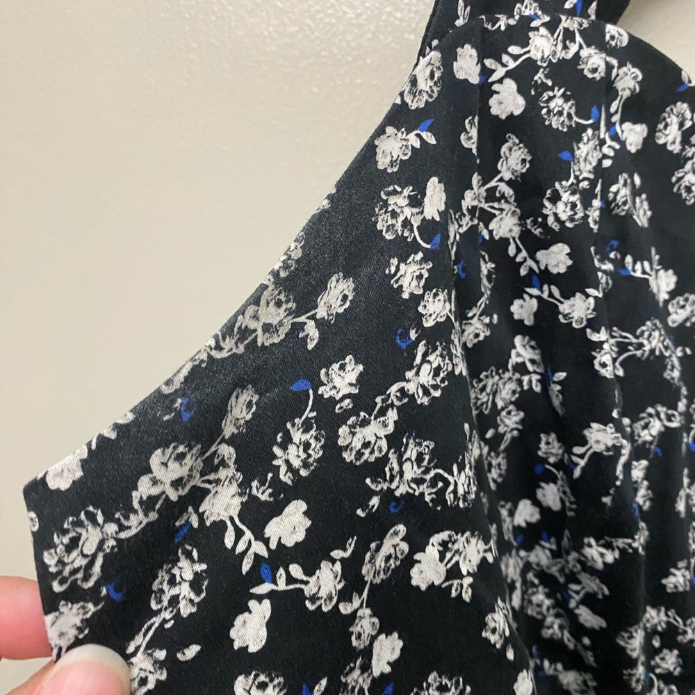 Peplum top, black with blue flowers. 2x Torrid - Picture 3 of 6